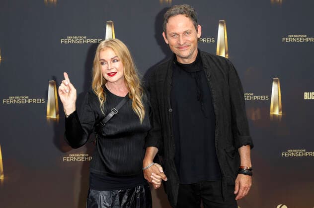 Inga Humpe mit Partner Tommi Eckart von 2raumwohnung bei der Verleihung des Deutschen Fernsehpreises 2022 - Die Nacht der Kreativen im Studio Ehrenfeld. Köln, 13.09.2022