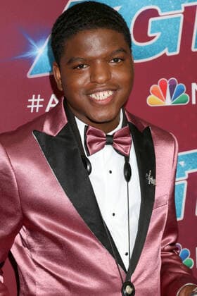 LOS ANGELES - SEP 13: Avery Dixon at the America s Got Talent Season 17 - Live Show Finale Red Carpet at Pasadena Sheraton Hotel on September 13, 2022 in Pasadena, CA  Copyright: xHutchinsxPhotox xipa-agency.netx x 2022xKathyxHutchinsx xHutchinsx
