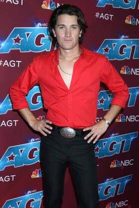 LOS ANGELES - SEP 13: Drake Milligan at the America s Got Talent Season 17 - Live Show Finale Red Carpet at Pasadena Sheraton Hotel on September 13, 2022 in Pasadena, CA  Copyright: xHutchinsxPhotox xipa-agency.netx x 2022xKathyxHutchinsx xHutchinsx