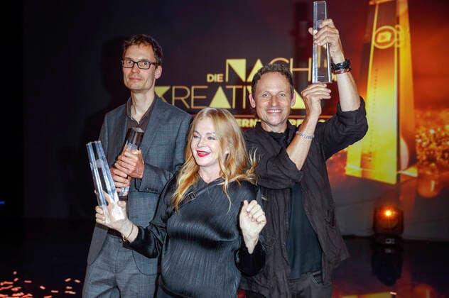 Matthias Petsche, Inga Humpe und Tommi Eckart bei der Verleihung des Deutschen Fernsehpreises 2022 - Die Nacht der Kreativen im Studio Ehrenfeld. Köln, 13.09.2022