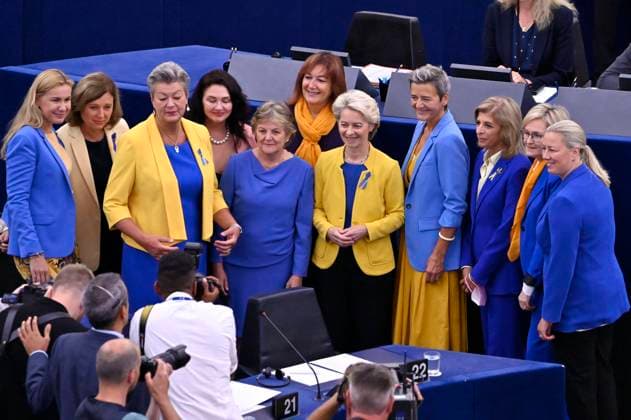 Kadri Simson, VÄ›ra Jourova, Ylva Johansson, Helena Dalli, Elisa Ferreira, Dubravka Å uica, Ursula von der Leyen, Margrethe Vestager, Stella Kyriakides, Mairead McGuinness und Jutta Urpilainen vor der Rede zur Lage der EU im Plenarsaal des Europäischen Parlaments. Straßburg, 14.09.2022 *** Kadri Simson, VÄra Jourova, Ylva Johansson, Helena Dalli, Elisa Ferreira, Dubravka Å uica, Ursula von der Leyen, Margrethe Vestager, Stella Kyriakides, Mairead McGuinness and Jutta Urpilainen before the State of the EU address in the plenary hall of the European Parliament Strasbourg, 14 09 2022 Foto:xD.xAnoraganingrumx xFuturexImage