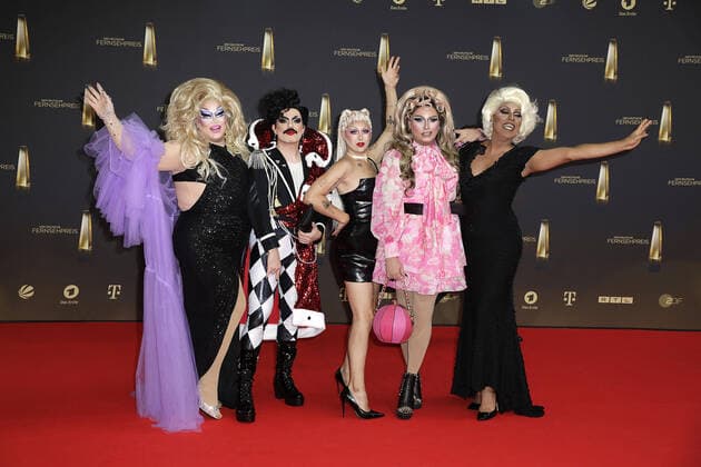Bambi Mercury und Envy Peru mit ihren Queen of Drags (Pro7) Kolleginnen bei der Deutscher Fernsehpreis Verleihung am 14.09.2022 in Koeln Deutscher Fernsehpreis Verleihung 2022 in Köln
