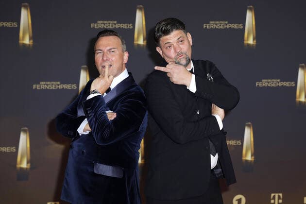 Tim Raue und Tim Mälzer bei der Deutscher Fernsehpreis Verleihung am 14.09.2022 in Koeln Deutscher Fernsehpreis Verleihung 2022 in Köln