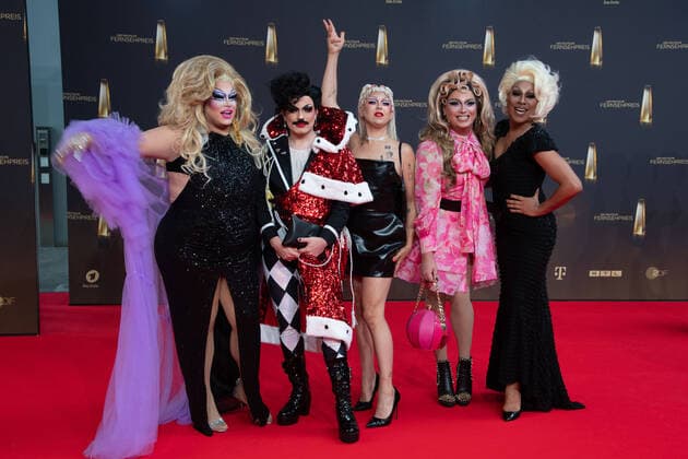 Drag Queens, Roter Teppich, Red Carpet Show, Ankunft, arrival, Verleihung des Deutschen Fernsehpreises, Der Deutsche Fernsehpreis 2022, Deutscher Fernsehpreis 2022 in Koeln, am 14.09.2022.