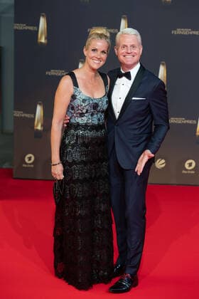 Guido CANTZ, Moderator, mit Ehefrau Kerstin Roter Teppich, Red Carpet Show, Ankunft, arrival, Verleihung des Deutschen Fernsehpreises, Der Deutsche Fernsehpreis 2022, Deutscher Fernsehpreis 2022 in Koeln, am 14.09.2022.