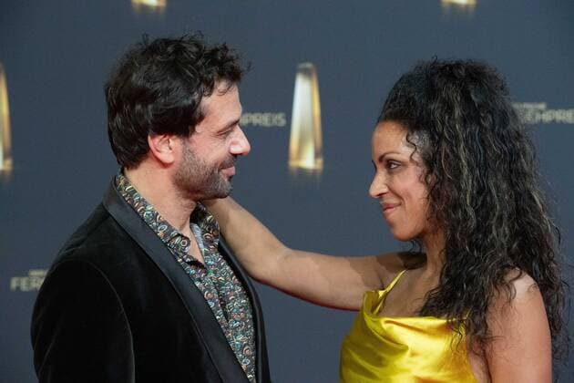 Kai SCHUMANN, Schauspieler, und Marva SCHREIBER Roter Teppich, Red Carpet Show, Ankunft, arrival, Verleihung des Deutschen Fernsehpreises, Der Deutsche Fernsehpreis 2022, Deutscher Fernsehpreis 2022 in Koeln, am 14.09.2022.