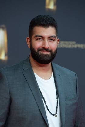 Faisal KAWUSI, Comedian, Roter Teppich, Red Carpet Show, Ankunft, arrival, Verleihung des Deutschen Fernsehpreises, Der Deutsche Fernsehpreis 2022, Deutscher Fernsehpreis 2022 in Koeln, am 14.09.2022.