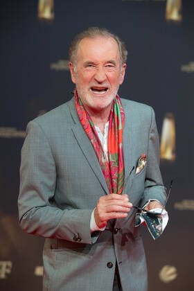 Peter LOHMEYER, Schauspieler, Roter Teppich, Red Carpet Show, Ankunft, arrival, Verleihung des Deutschen Fernsehpreises, Der Deutsche Fernsehpreis 2022, Deutscher Fernsehpreis 2022 in Koeln, am 14.09.2022.