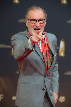 Peter LOHMEYER, Schauspieler, Roter Teppich, Red Carpet Show, Ankunft, arrival, Verleihung des Deutschen Fernsehpreises, Der Deutsche Fernsehpreis 2022, Deutscher Fernsehpreis 2022 in Koeln, am 14.09.2022.