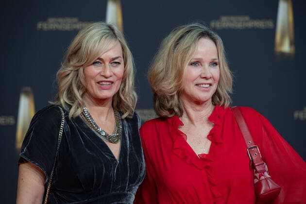 v.l. Gesine CUKROWSKI, Schauspielerin, Ann-Kathrin KRAMER, Schauspielerin, Roter Teppich, Red Carpet Show, Ankunft, arrival, Verleihung des Deutschen Fernsehpreises, Der Deutsche Fernsehpreis 2022, Deutscher Fernsehpreis 2022 in Koeln, am 14.09.2022.