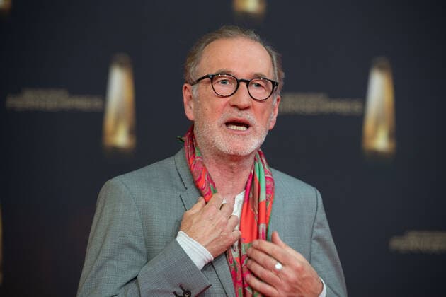 Peter LOHMEYER, Schauspieler, Roter Teppich, Red Carpet Show, Ankunft, arrival, Verleihung des Deutschen Fernsehpreises, Der Deutsche Fernsehpreis 2022, Deutscher Fernsehpreis 2022 in Koeln, am 14.09.2022.