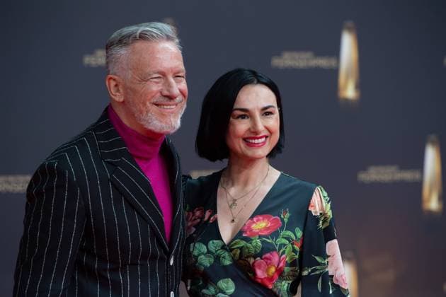 Mimi FIEDLER, Schauspielerin, und Ehemann Otto STEINER, Roter Teppich, Red Carpet Show, Ankunft, arrival, Verleihung des Deutschen Fernsehpreises, Der Deutsche Fernsehpreis 2022, Deutscher Fernsehpreis 2022 in Koeln, am 14.09.2022.