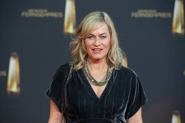 Gesine CUKROWSKI, Schauspielerin, Roter Teppich, Red Carpet Show, Ankunft, arrival, Verleihung des Deutschen Fernsehpreises, Der Deutsche Fernsehpreis 2022, Deutscher Fernsehpreis 2022 in Koeln, am 14.09.2022.