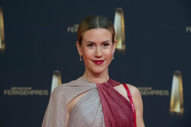 Wolke HEGENBARTH, Schauspielerin, Roter Teppich, Red Carpet Show, Ankunft, arrival, Verleihung des Deutschen Fernsehpreises, Der Deutsche Fernsehpreis 2022, Deutscher Fernsehpreis 2022 in Koeln, am 14.09.2022.