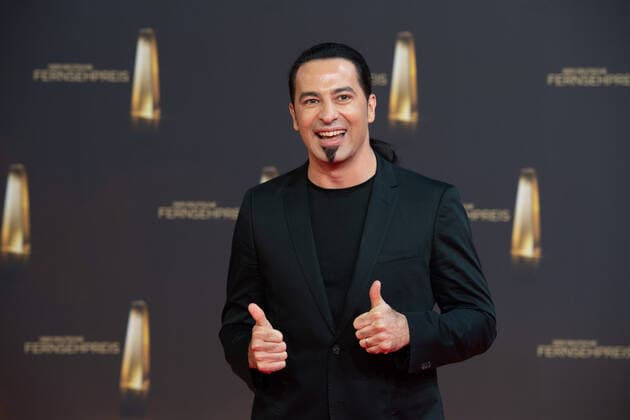 Buelent CEYLAN, Comedian, Roter Teppich, Red Carpet Show, Ankunft, arrival, Verleihung des Deutschen Fernsehpreises, Der Deutsche Fernsehpreis 2022, Deutscher Fernsehpreis 2022 in Koeln, am 14.09.2022.