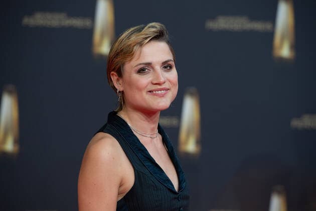 Mala EMDE, Schauspielerin, Roter Teppich, Red Carpet Show, Ankunft, arrival, Verleihung des Deutschen Fernsehpreises, Der Deutsche Fernsehpreis 2022, Deutscher Fernsehpreis 2022 in Koeln, am 14.09.2022.
