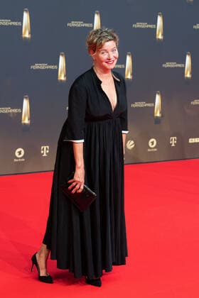 Margarita BROICH, Schauspielerin, Roter Teppich, Red Carpet Show, Ankunft, arrival, Verleihung des Deutschen Fernsehpreises, Der Deutsche Fernsehpreis 2022, Deutscher Fernsehpreis 2022 in Koeln, am 14.09.2022.