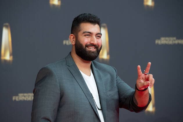 Faisal KAWUSI, Comedian, Roter Teppich, Red Carpet Show, Ankunft, arrival, Verleihung des Deutschen Fernsehpreises, Der Deutsche Fernsehpreis 2022, Deutscher Fernsehpreis 2022 in Koeln, am 14.09.2022.
