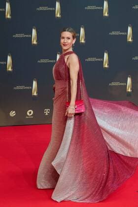 Wolke HEGENBARTH, Schauspielerin, Roter Teppich, Red Carpet Show, Ankunft, arrival, Verleihung des Deutschen Fernsehpreises, Der Deutsche Fernsehpreis 2022, Deutscher Fernsehpreis 2022 in Koeln, am 14.09.2022.