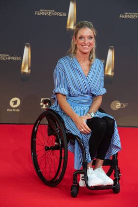 Kirsten BRUHN, Para-Schwimmerin, Roter Teppich, Red Carpet Show, Ankunft, arrival, Verleihung des Deutschen Fernsehpreises, Der Deutsche Fernsehpreis 2022, Deutscher Fernsehpreis 2022 in Koeln, am 14.09.2022.