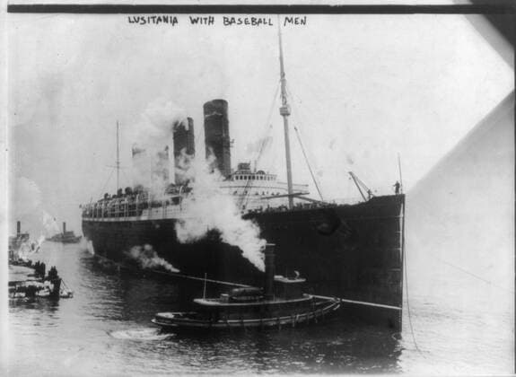 LUSITANIA, 1907-1914, New York City: tug easing ship into pier, 6 March 1914 Copyright: xpiemagsx bainloctpie08092022-889 !ACHTUNG AUFNAHMEDATUM GESCHÄTZT!