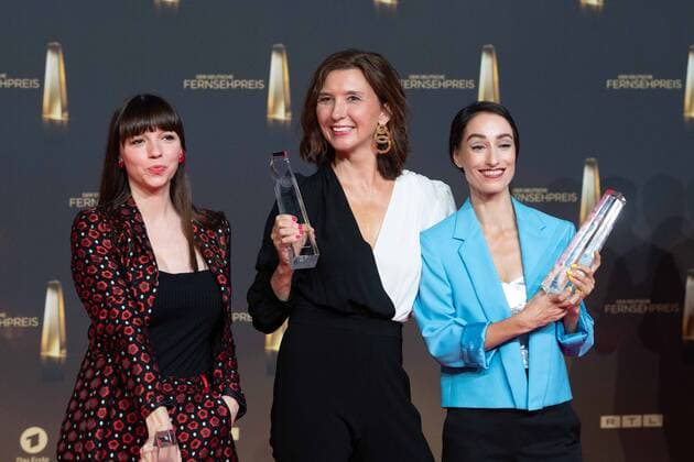 Das Team von KULTURZEIT erhaelt den Deutschen Fernsehpreis in der Kategorie Beste Information, Verleihung des Deutschen Fernsehpreises, Der Deutsche Fernsehpreis 2022, Deutscher Fernsehpreis 2022 in Koeln, am 14.09.2022.