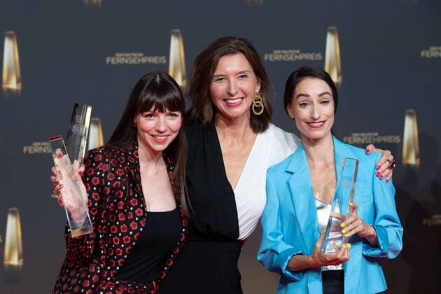 Das Team von KULTURZEIT erhaelt den Deutschen Fernsehpreis in der Kategorie Beste Information, Verleihung des Deutschen Fernsehpreises, Der Deutsche Fernsehpreis 2022, Deutscher Fernsehpreis 2022 in Koeln, am 14.09.2022.