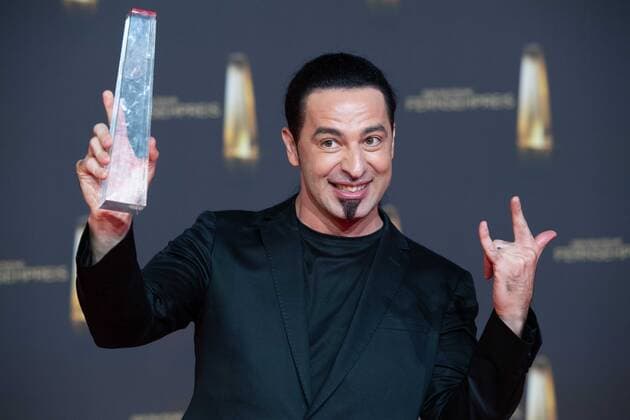 Buelent CEYLAN erhaelt den Deutschen Fernsehpreis in der Kategorie Bestes Factual Entertainment, Verleihung des Deutschen Fernsehpreises, Der Deutsche Fernsehpreis 2022, Deutscher Fernsehpreis 2022 in Koeln, am 14.09.2022.