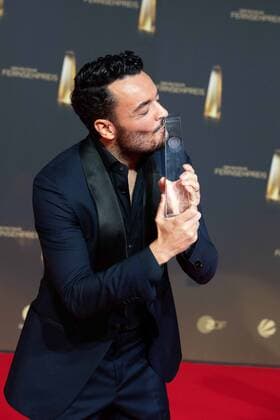 Giovanni ZARRELLA erhaelt den Deutschen Fernsehpreis in der Kategorie Beste Einzelleistung Moderation Unterhaltung Verleihung des Deutschen Fernsehpreises, Der Deutsche Fernsehpreis 2022, Deutscher Fernsehpreis 2022 in Koeln, am 14.09.2022.