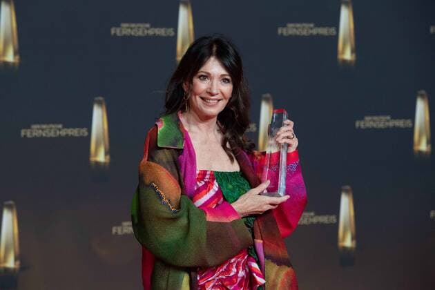 Iris BERBEN, Schauspielerin, erhaelt den Deutschen Fernsehpreis fuer ihr Lebenswerk Verleihung des Deutschen Fernsehpreises, Der Deutsche Fernsehpreis 2022, Deutscher Fernsehpreis 2022 in Koeln, am 14.09.2022.