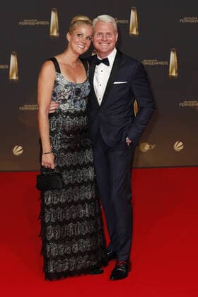 Der Deutsche Fernsehpreis 2021 Guido Cantz mit Ehefrau Kerstin Ricker auf dem roten Teppich bei der Verleihung Der Deutsche Fernsehpreis Die TV-Highlights des Jahres am 14. September in den MMC Studios Köln. Copyright: xEventpressxGolejewskix