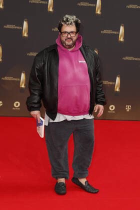 Der Deutsche Fernsehpreis 2021 Klaas Heufer-Umlauf mit Doris Golpashin auf dem roten Teppich bei der Verleihung Der Deutsche Fernsehpreis Die TV-Highlights des Jahres am 14. September in den MMC Studios Köln. Copyright: xEventpressxGolejewskix