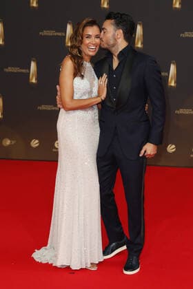 Der Deutsche Fernsehpreis 2021 Jana Ina Zarrella mit Ehemann Giovanni Zarrella auf dem roten Teppich bei der Verleihung Der Deutsche Fernsehpreis Die TV-Highlights des Jahres am 14. September in den MMC Studios Köln. Copyright: xEventpressxGolejewskix