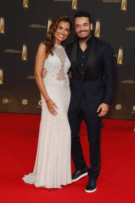 Der Deutsche Fernsehpreis 2021 Jana Ina Zarrella mit Ehemann Giovanni Zarrella auf dem roten Teppich bei der Verleihung Der Deutsche Fernsehpreis Die TV-Highlights des Jahres am 14. September in den MMC Studios Köln. Copyright: xEventpressxGolejewskix