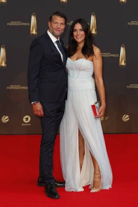 Der Deutsche Fernsehpreis 2021 Bettina Zimmermann mit Freund Kai Wiesinger auf dem roten Teppich bei der Verleihung Der Deutsche Fernsehpreis Die TV-Highlights des Jahres am 14. September in den MMC Studios Köln. Copyright: xEventpressxGolejewskix