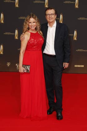 Der Deutsche Fernsehpreis 2021 Katja Burkard mit Freund Hans Mahr auf dem roten Teppich bei der Verleihung Der Deutsche Fernsehpreis Die TV-Highlights des Jahres am 14. September in den MMC Studios Köln. Copyright: xEventpressxGolejewskix