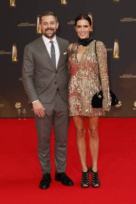 Der Deutsche Fernsehpreis 2021 Klaas Heufer-Umlauf mit Doris Golpashin auf dem roten Teppich bei der Verleihung Der Deutsche Fernsehpreis Die TV-Highlights des Jahres am 14. September in den MMC Studios Köln. Copyright: xEventpressxGolejewskix