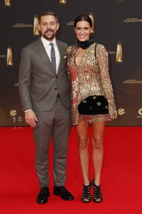 Der Deutsche Fernsehpreis 2021 Klaas Heufer-Umlauf mit Doris Golpashin auf dem roten Teppich bei der Verleihung Der Deutsche Fernsehpreis Die TV-Highlights des Jahres am 14. September in den MMC Studios Köln. Copyright: xEventpressxGolejewskix