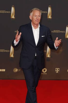 Der Deutsche Fernsehpreis 2021 Johannes B. Kerner auf dem roten Teppich bei der Verleihung Der Deutsche Fernsehpreis Die TV-Highlights des Jahres am 14. September in den MMC Studios Köln. Copyright: xEventpressxGolejewskix