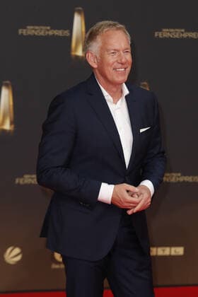 Der Deutsche Fernsehpreis 2021 Johannes B. Kerner auf dem roten Teppich bei der Verleihung Der Deutsche Fernsehpreis Die TV-Highlights des Jahres am 14. September in den MMC Studios Köln. Copyright: xEventpressxGolejewskix