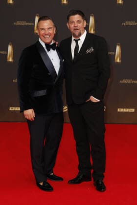 Der Deutsche Fernsehpreis 2021 Tim Raue und Tim Mälzer auf dem roten Teppich bei der Verleihung Der Deutsche Fernsehpreis Die TV-Highlights des Jahres am 14. September in den MMC Studios Köln. Copyright: xEventpressxGolejewskix