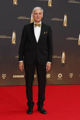 Der Deutsche Fernsehpreis 2021 Walter Sittler auf dem roten Teppich bei der Verleihung Der Deutsche Fernsehpreis Die TV-Highlights des Jahres am 14. September in den MMC Studios Köln. Copyright: xEventpressxGolejewskix