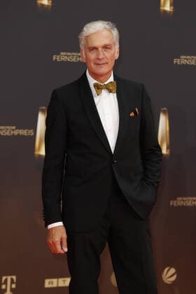 Der Deutsche Fernsehpreis 2021 Walter Sittler auf dem roten Teppich bei der Verleihung Der Deutsche Fernsehpreis Die TV-Highlights des Jahres am 14. September in den MMC Studios Köln. Copyright: xEventpressxGolejewskix