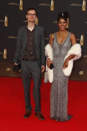 Der Deutsche Fernsehpreis 2021 Alice Francis ( Saengerin) und Begleitung auf dem roten Teppich bei der Verleihung Der Deutsche Fernsehpreis Die TV-Highlights des Jahres am 14. September in den MMC Studios Köln. Copyright: xEventpressxGolejewskix