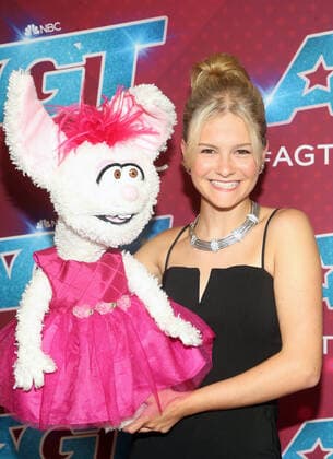 Red carpet for America s Got Talent season 17 live show at Sheraton Pasadena Hotel Featuring: Darci Lynne Where: Pasadena, California, United States When: 14 Sep 2022 Credit: Faye s Vision Cover Images Copyright: xx 51981242 EDITORIAL USE ONLY. NOT FOR USE BY NEWSPAPERS BASED IN THE UK.