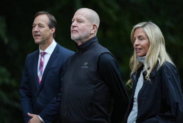 September 15, 2022, VANCOUVER, BC, CANADA: Lululemon founder Chip Wilson, centre, and his wife Summer Wilson stand with BC Parks Foundation CEO Andrew Day after announcing a $100 million donation to preserve and protect B.C. s natural spaces through their Wilson 5 Foundation, in Vancouver, B.C., Thursday, Sept. 15, 2022. The $100 million is the largest private donation in Canadian conservation history and will be used by the BC Parks Foundation to protect natural spaces in the province and contribute to advancing the organization s efforts to protect 25 percent of land and sea by 2025. VANCOUVER CANADA  - ZUMAc35_ 20220915_zaf_c35_059 Copyright: xDarrylxDyckx