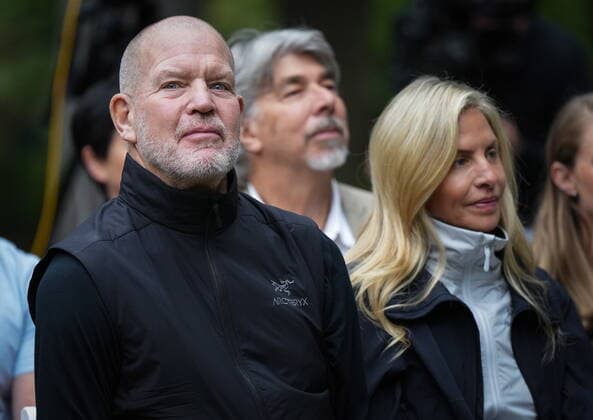 September 15, 2022, VANCOUVER, BC, CANADA: Lululemon founder Chip Wilson and his wife Summer Wilson attend an announcement after pledging a $100 million donation to preserve and protect B.C. s natural spaces through their Wilson 5 Foundation, in Vancouver, B.C., Thursday, Sept. 15, 2022. The $100 million is the largest private donation in Canadian conservation history and will be used by the BC Parks Foundation to protect natural spaces in the province and contribute to advancing the organization s efforts to protect 25 percent of land and sea by 2025. VANCOUVER CANADA  - ZUMAc35_ 20220915_zaf_c35_063 Copyright: xDarrylxDyckx