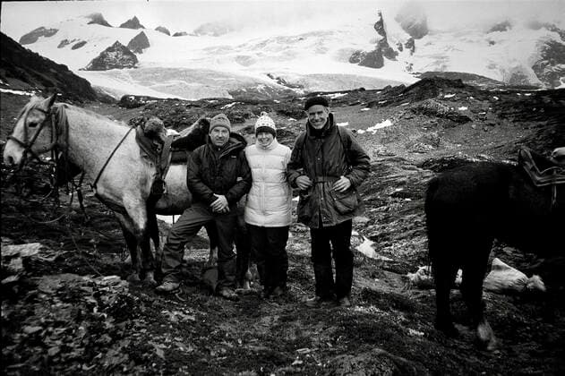 September 15, 2022: Patagonia has restructured, placing ownership in a trust and vowing to spend an estimated $100 million a year to fight climate change. The outdoor apparel maker Patagonia, founded in 1973 by Yvon Chouinard and run by the Chouinard family since its inception, announced today that the company has restructured, with control of the business transferred to two new private entities: a trust that owns all of Patagonia s voting stock and a nonprofit called the Holdfast Collective that owns all nonvoting stock and oversees Patagonia s environmental work, which is set to expand sharply. FILE IMAGE SHOT ON: 2001, Tierra del Fuego, Chile: YVON CHOUINARD with CHRIS TOMPKINS and DOUG TOMPKINS in the Darwin Range. Tierra del Fuego Chi - ZUMAz03_ 20220915_bus_z03_467 Copyright: xCourtesyxPatagoniax
