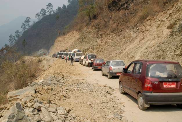 Baustellenstau bei Lingmethang, Bhutan Traffic jam and Roadworks near Lingmethang (between Mongar and Jakar Ura), Bhutan Copyright: xZoonar.com LotharxKurtzex zoonar_3528284