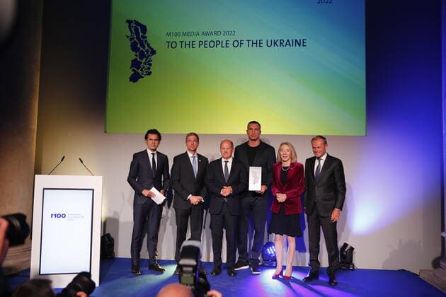 Germany: M100 Media Award to the Ukrainian people Brandenburg: M100 Media Award to the Ukrainian people – Dr. Wladimir Klitschko accepts the award on his behalf in Potsdam The photo shows Wladimir Klitschko in the Orangery in Sanssouci Park in Potsdam. Potsdam Brandenburg Germany Copyright: SimonexKuhlmey